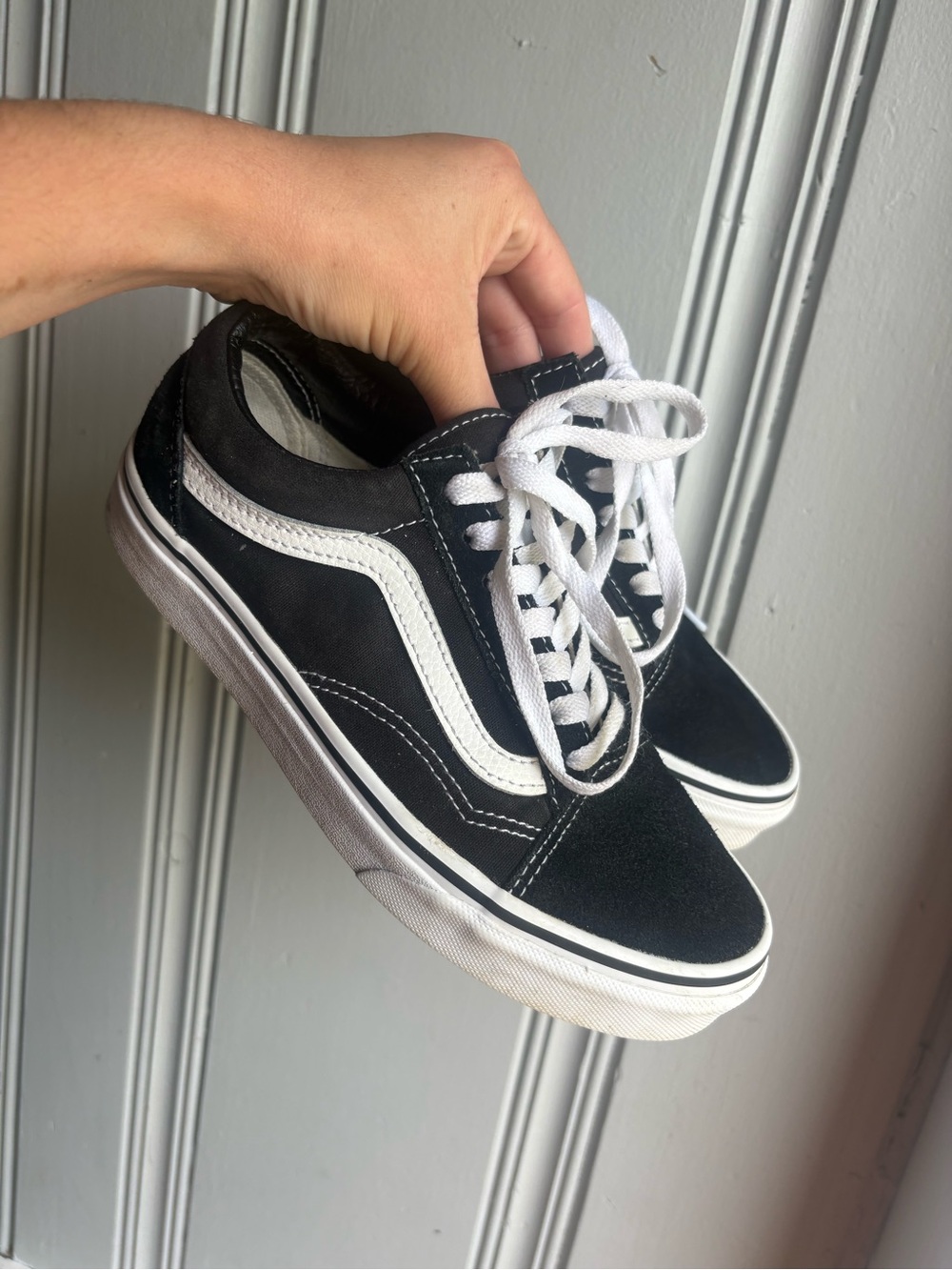 VANS Women’s size 6 Old Skool Classic Black & White Skate Sneakers